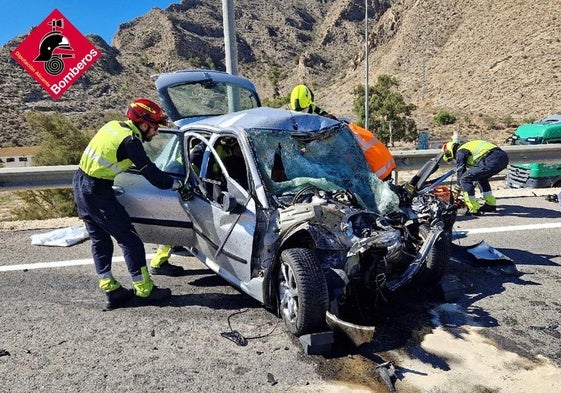 Muere una joven de 20 años tras una colisión frontal entre un coche y